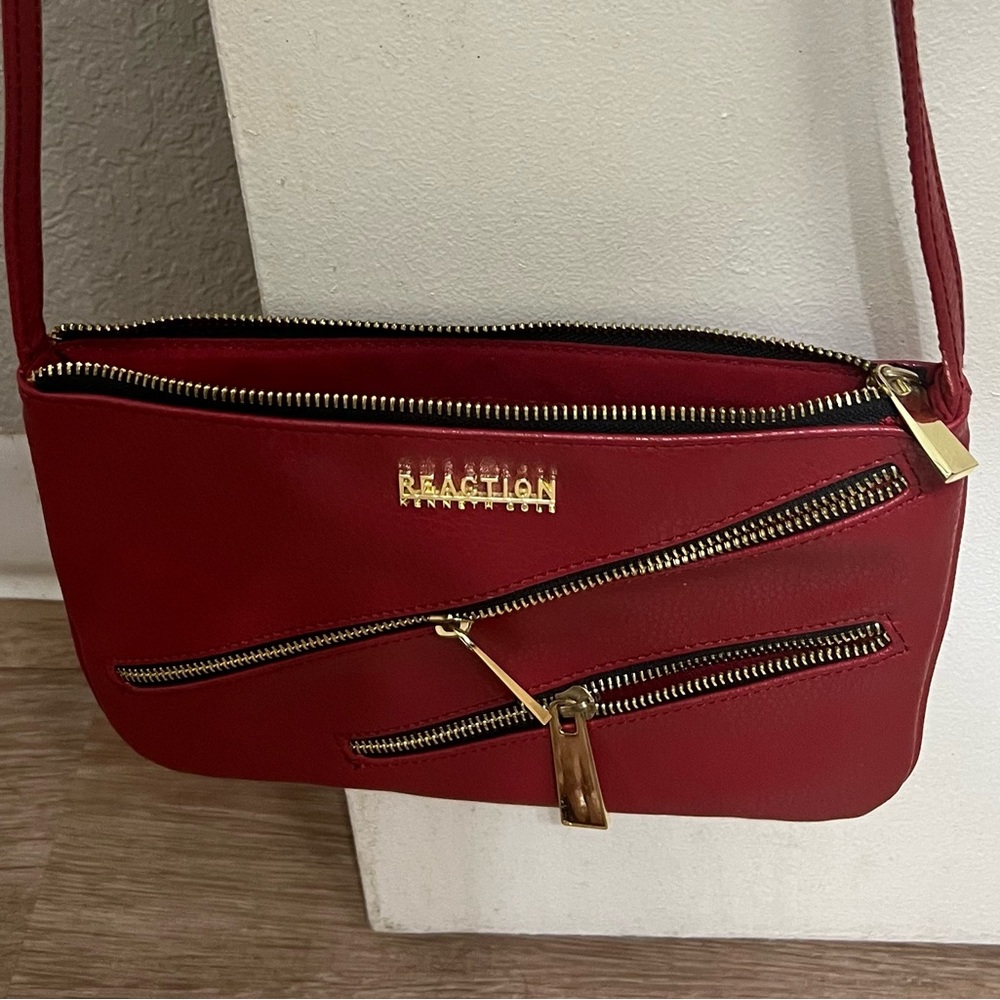 Crossbody cranberry red Reaction Kenneth Cole